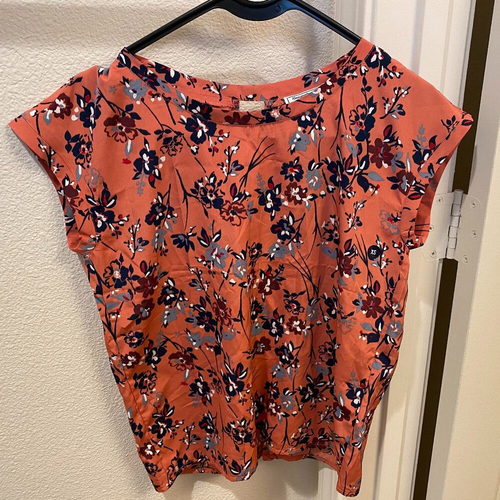 NWT Abercrombie& Fitch Floral Blouse